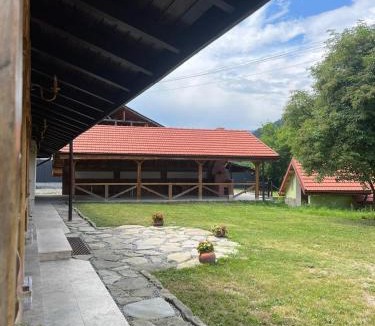 Brezoi House | Cuib de Munte