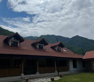 Brezoi House | Cuib de Munte
