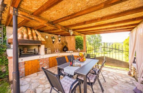 Oprtalj Villa | Casa Sara and Sasha near Motovun with private pool - pet friendly truffle paradise