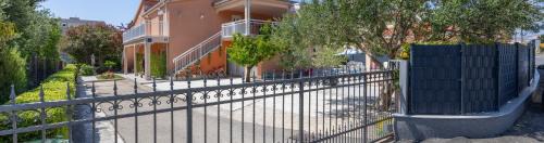 Kastel Novi Apartment | CASA di MIRJANA , Vila s Bazenom i 3 Apartmana, Parking, Kaštela,Near Split
