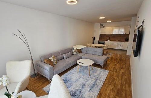 Ilijas Apartment | Sweet Spot, Large Flat with Free Parking, between Sarajevo and Bosnian Pyramids in Visoko, Fits 6