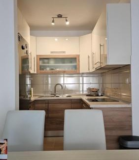 Canton 10 Apartment | Apartman Pati