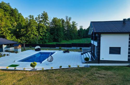 Tuzla Canton Villa | Villa La Casa Del Sol