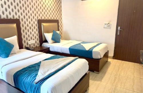 Karol Bagh Hotel | Hotel Pawan Plaza - Near BLK and Ganga Ram Hospital - Karol Bagh
