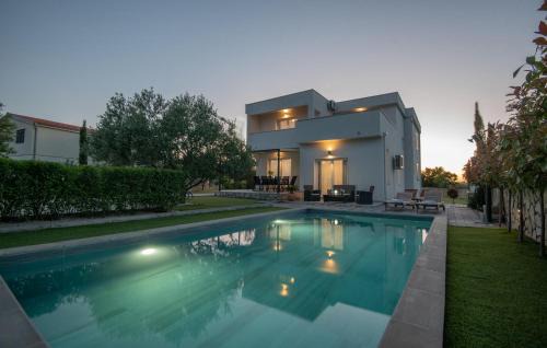 Zaton House | Four-Bedroom Holiday Home In Zaton