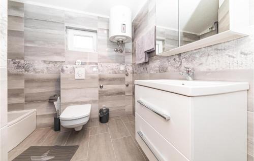 Kastel Luksic Apartment | Nice Apartment In Kastel Luksic With Wifi