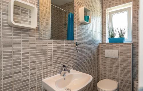 Imotski House | Awesome Home In Vinjani Gornji