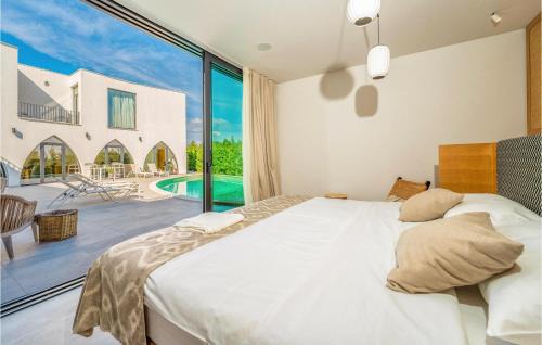 Srima House | Cozy Home In Srima With Kitchen