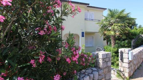 Malinska Apartment | Apartment Malinska,Krk, Primorje-Gorski Kotar 5