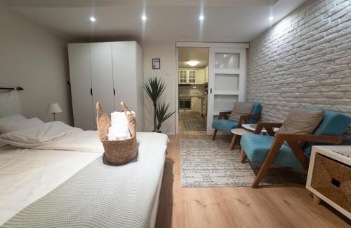 Slavija Apartment | Cozy Haven - Comfort and parking near Clinical Center