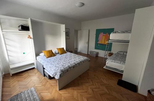 Postojna Apartment | The Green Door Apartment - Center, Terrace & Free Parking