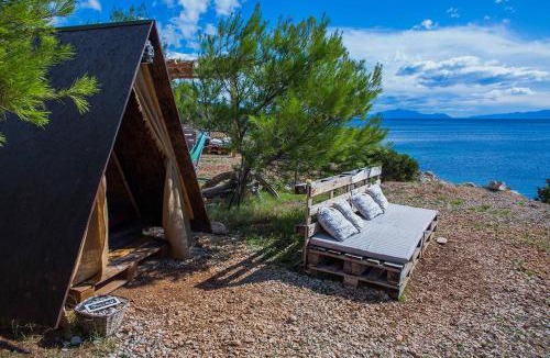 Jelsa Resort | Cast Away - Eco Resort