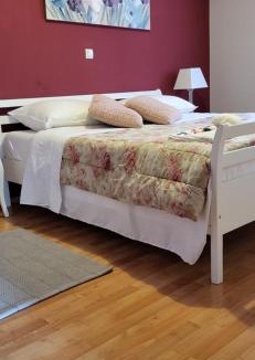 Luka Apartment | Ina by the sea Apartment