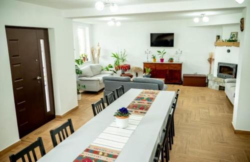 Simbata de Sus House | Pensiunea Rozelor Stațiunea Climaterică Sâmbăta
