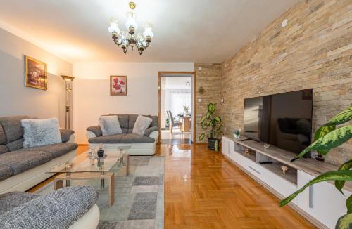 Gracac Apartment | Apartman Toni