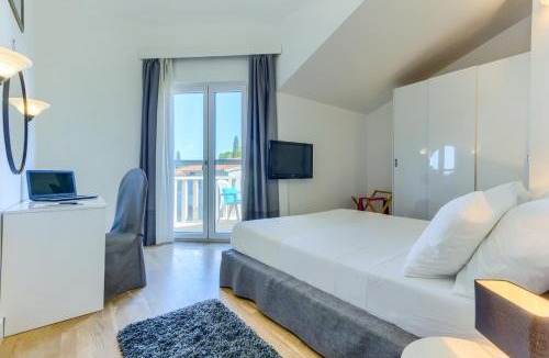 Kastel Luksic Hotel | Hotel Riva Kaštela with swimming pool