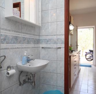 Bozava Apartment | Apartment Bozava 8123a