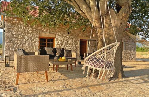 Zavala House | Kostela Stone House