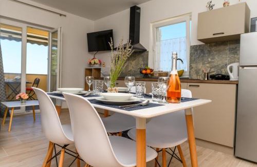 Miholascica House | Apartments and Rooms YASMIN