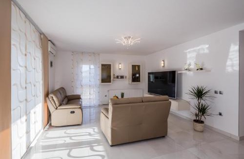 Kastel Luksic Apartment | Villa Axioma 4-Star Luxury Villa, 2 apartments, Sea View , close to beach, sea view terrace