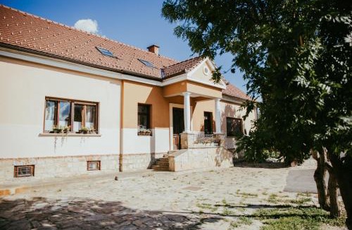 Ljutomer Apartment | RANČ JUREŠ - Relaxing Countryside Escape