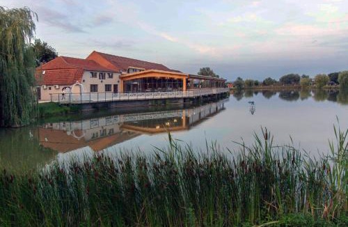 Ineu Hotel | Camelot Resort