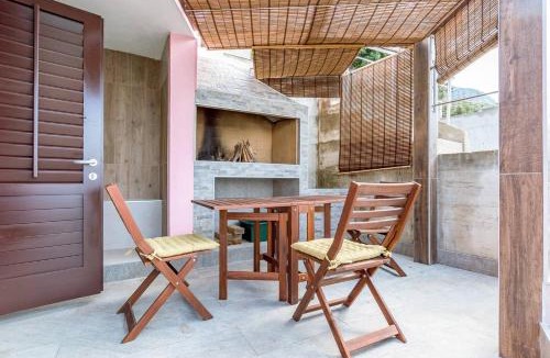 Stanici Villa | Duplex Laurentis - private pool - beachfront - newly built