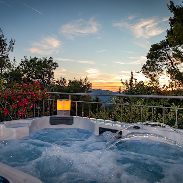 Beautiful apartment Stela with private heated pool and whirlpool in Gornje Sitno