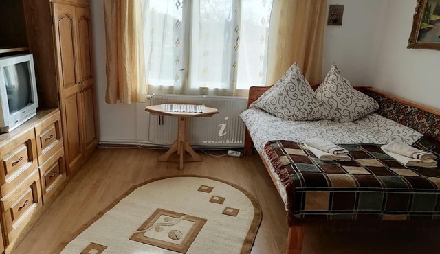 Agrituristic House - Sleeps 8 With Garden in Manastirea Humorului
