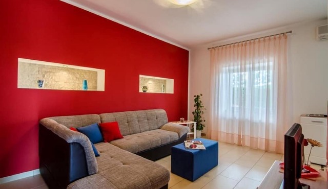 House Mia- privacy and fenced property in Labin
