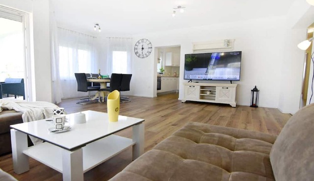 Villa with private pool, garden and terrace in Brtonigla