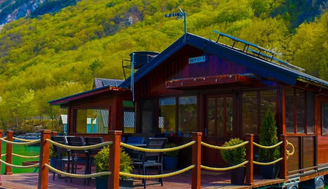 VICTORIA RICH - lake house FREE Mini-bar & Sup boards in Bajina Basta