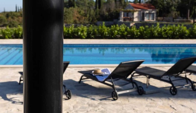 Sveta Ana Lodges Lavanda lodge with communal pool
