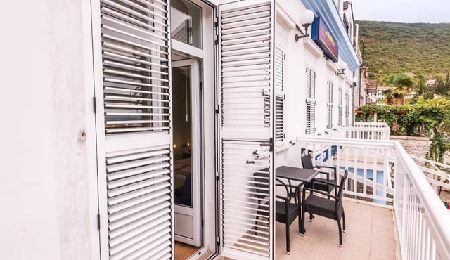 Guesthouse Aurora in Trpanj
