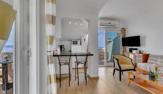 Apartment for 2 persons + 1 child approx. 45 m² in Drašnice, Dalmatia (Split-Dalmatia County) in Drasnice