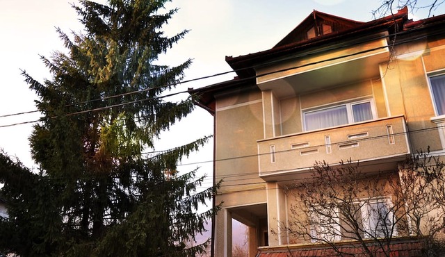 Deluxe apartment with fully equipped kitchen, located in a house. in Baia Mare