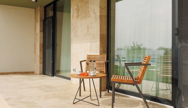 Hypnose Resort by the Sea in Corbu