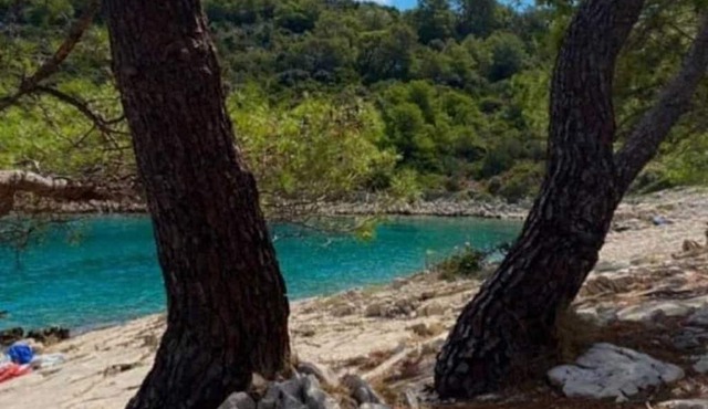 Authentic island stone house with sea view in Kaprije