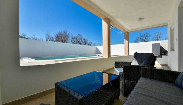 Stunning private villa for 10 people with A/C, private pool, WIFI, TV, terrace and parking in Zadar