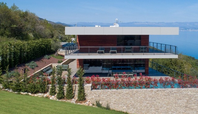 Luxury Villa Vista Hills with a heated pool near Opatija