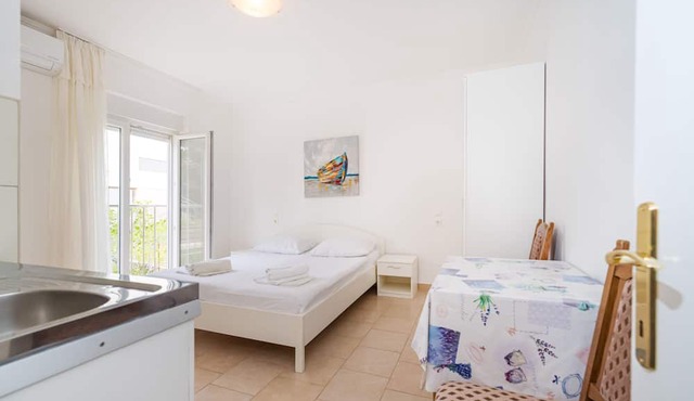 Studio Apartments Near Center 7