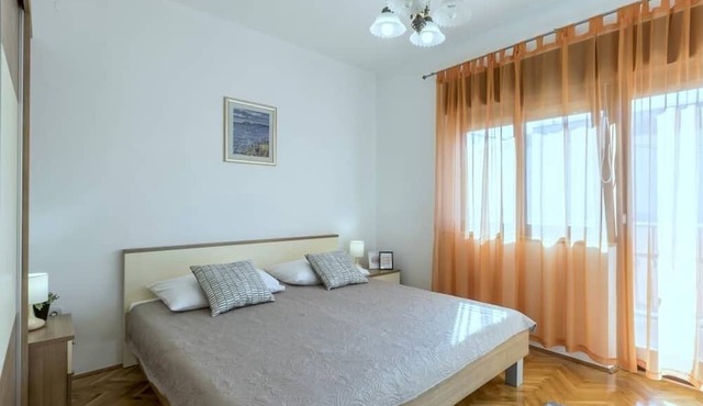 Apartment in Kaštel Novi with Terrace, Air condition, WIFI, Washing machine (5104-1)