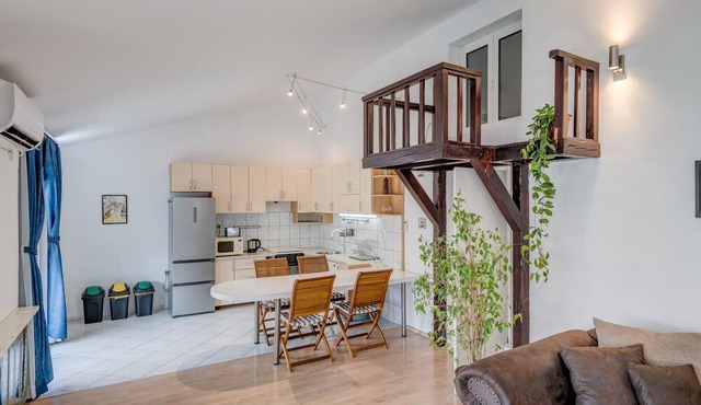 Spacious apartment w. three balconies and parking in Split