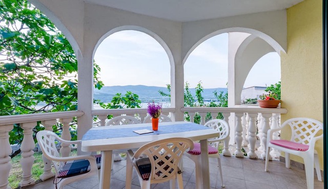 Apartment Sea Star - Three-Bedroom Apartment with Pool and Sea View