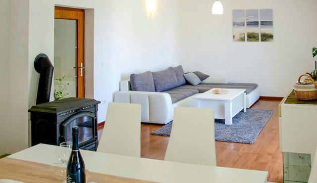 Nice apartment in Smrika with WiFi