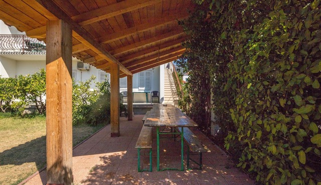Apartments Petar (40762-A1) - Kastel Stari
