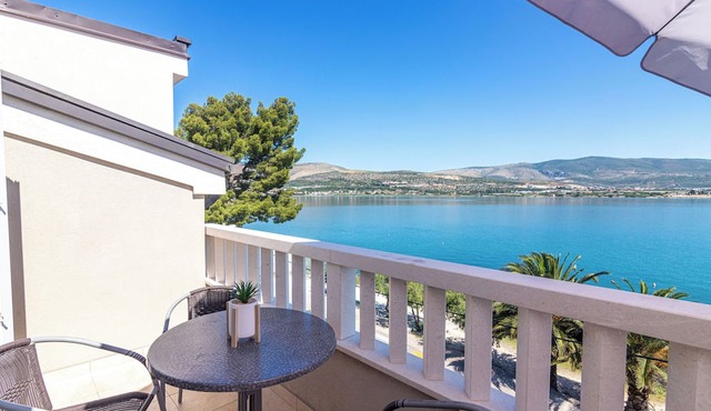 Apartments Janja (30131-A1) - Arbanija (Ciovo)