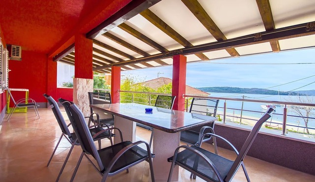 Apartments Karlo (40351-A1) - Okrug Gornji (Ciovo)