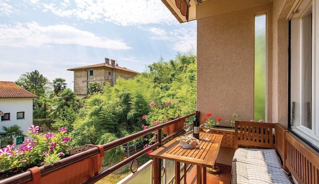 Awesome apartment in Lovran with WiFi