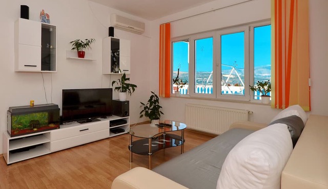 RAINBOW 1, sea view apartment for 5 persons
